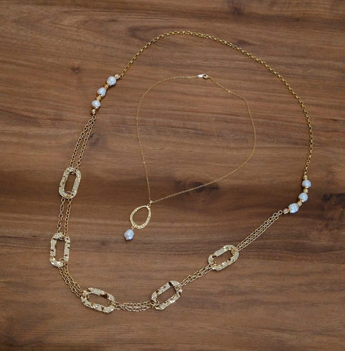 Collar con perlas y  cadena aparte de ovalos  martillado con perla