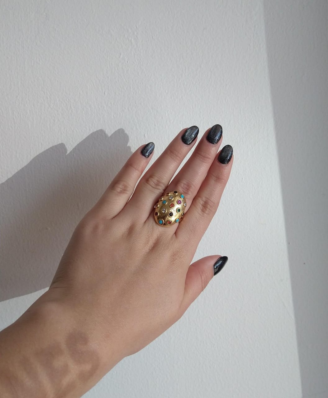 Anillo ajustable con zirconias de colores