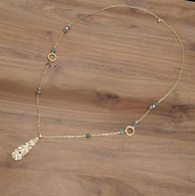 Cargar imagen en el visor de la galería, Collar con dije de gota martillada