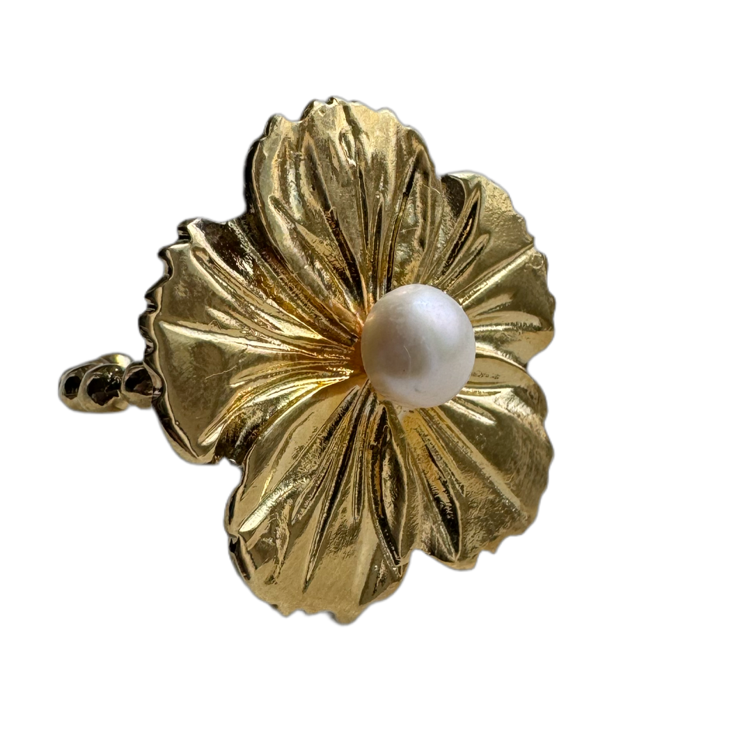 Anillo de flor con perla al centro